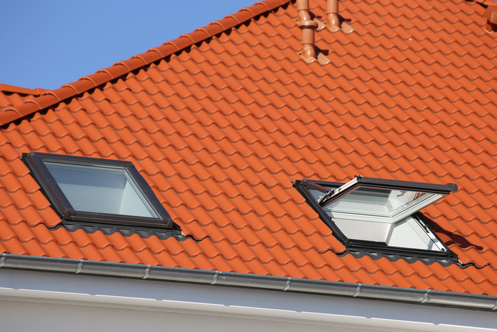 How Seasonal Weather Impacts the Timing of Skylight Replacement